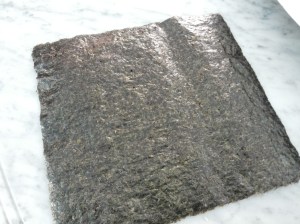 Yaki nori, tersedia di supermarket semacam Carefour dan Superindo